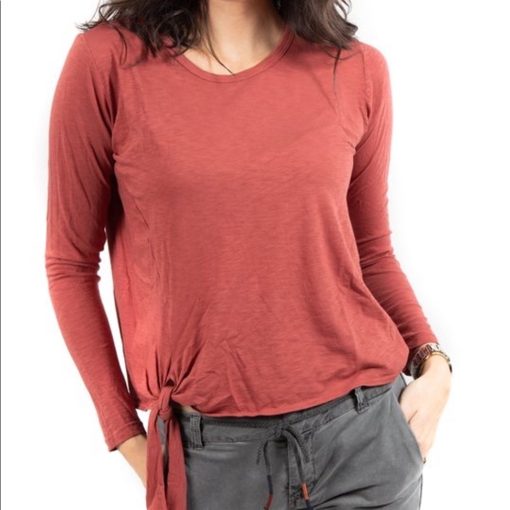 💕Free with purchase💕 Sundry Long Sleeve Tee in Marsala